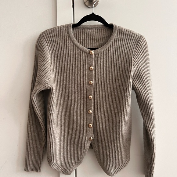 Button Down Split Cardigan - Picture 4 of 6